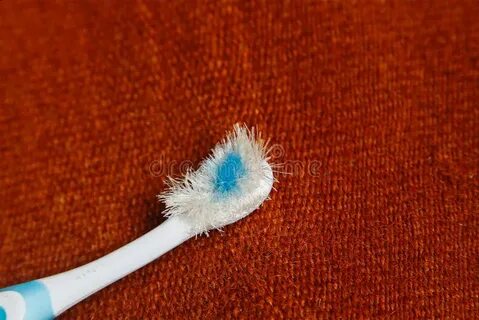 Почему ворсинки и пыль прилипают к одежде
