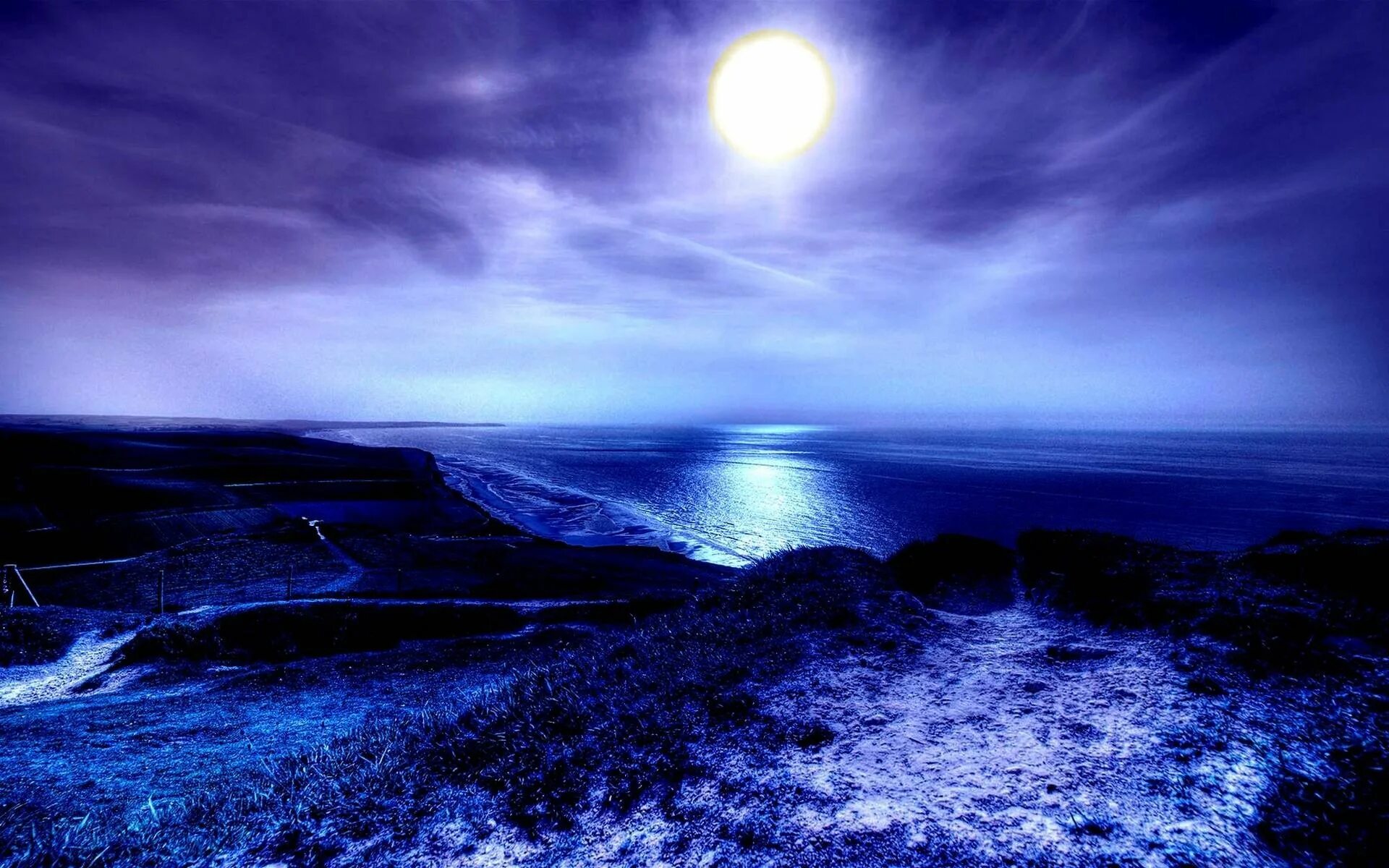 Свет луны свет волны. Ночное море. Лунный свет. Луна и море. Лунный свет на море.