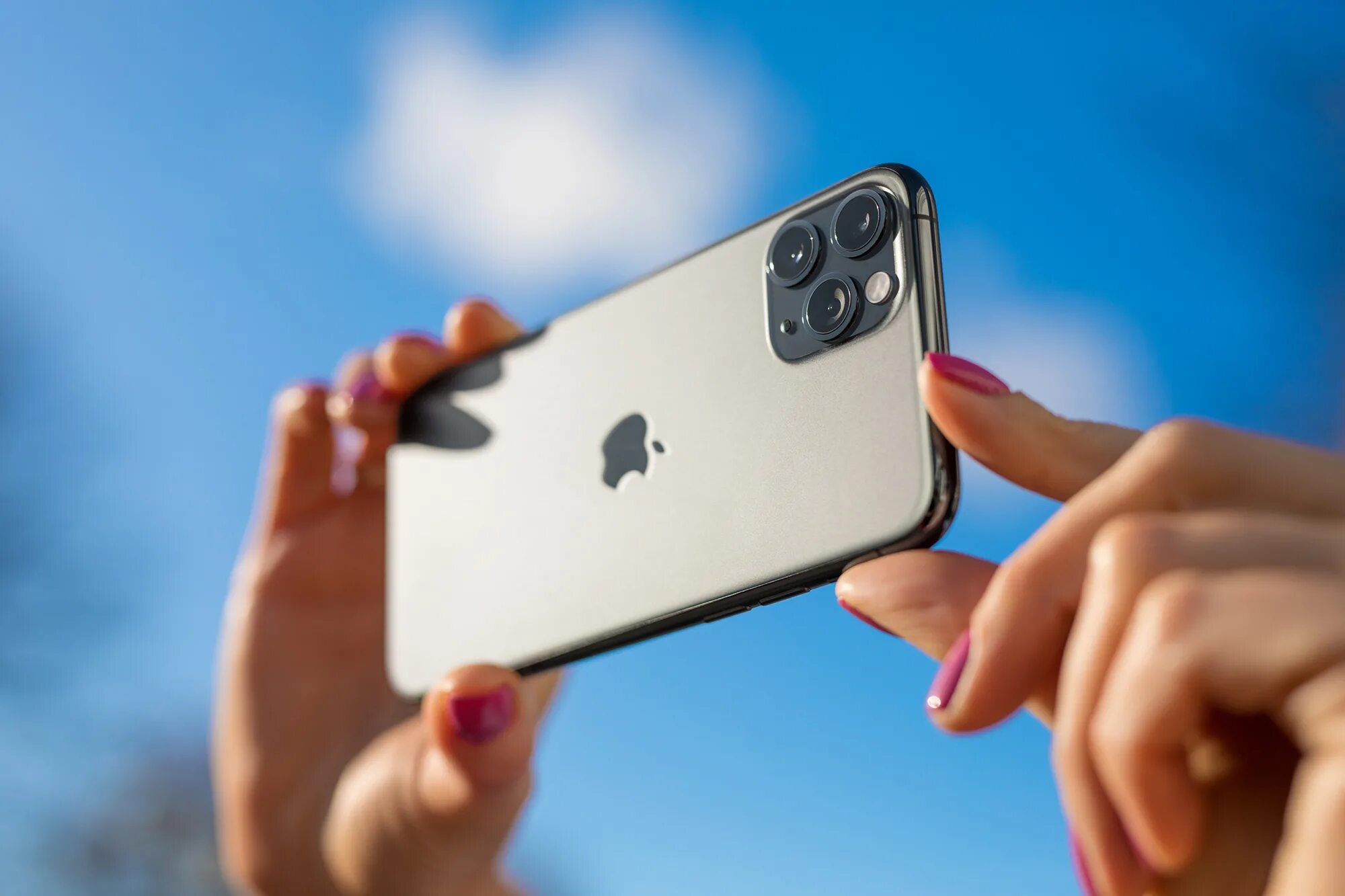 Айфон разрешили. Samsung and iphone 13. айфон будущего. iphone 13 реклама. айфон 14.