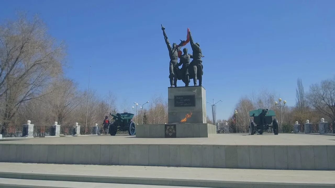 Достопримечательности города мелеуз. Достопримечательности мелеуза. Вечный огонь город мелеуз. Вечный огонь мелеуз памятник. Мелеуз город башкирия.