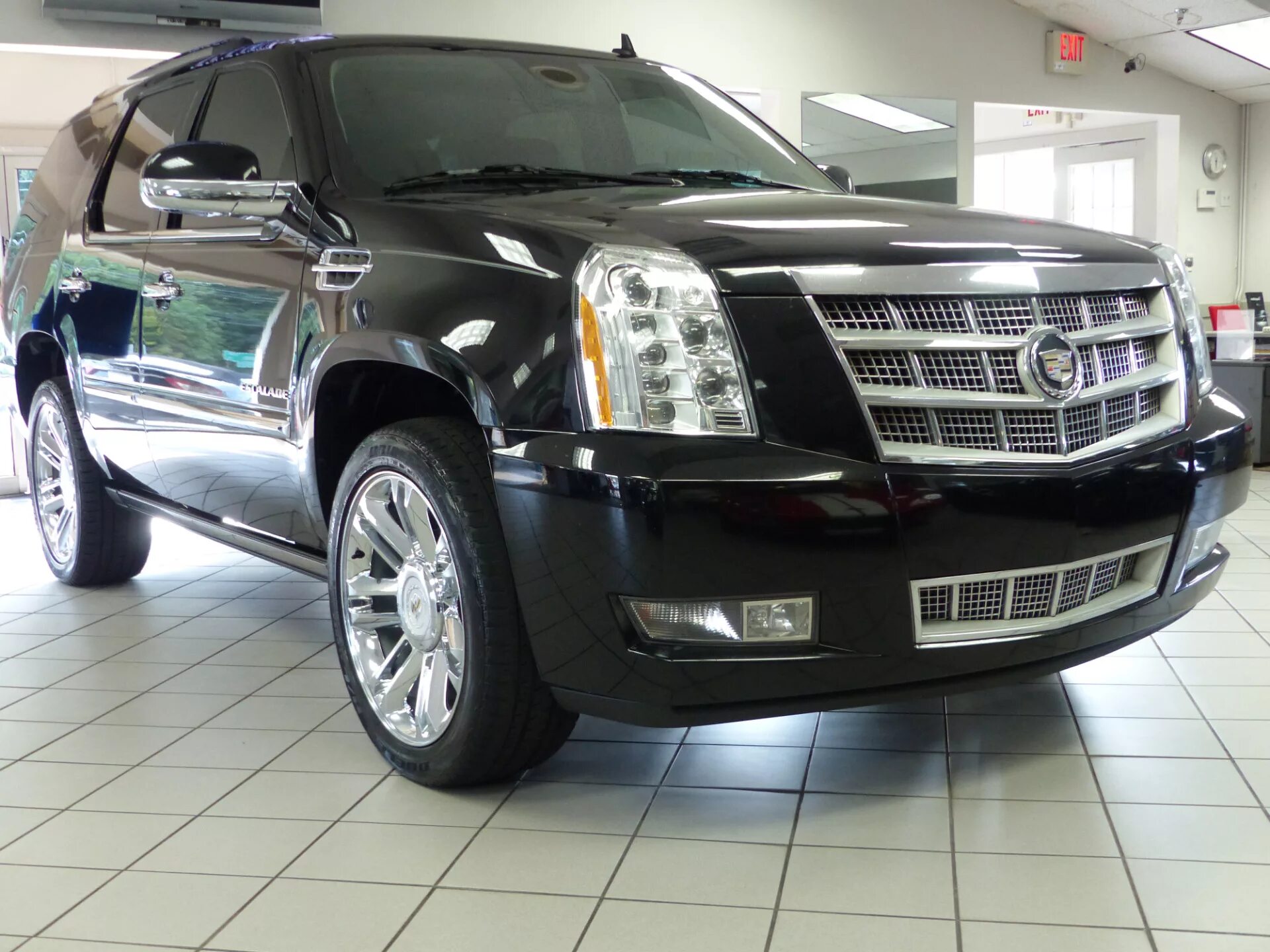 Cadillac escalade 2022 sport. Cadillac escalade 2008. Cadillac escalade esv 2019. Platinum машина. Platinum машина.