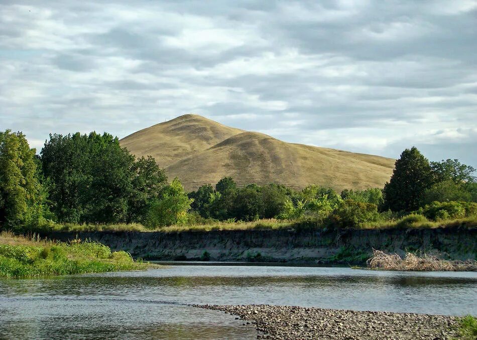 Сакмарское водохранилище в башкирии. Река Сакмара Кувандык. Река Сакмара Оренбургская область. Река Сакмар Хайбуллинский район. Сакмара горы Кувандык.