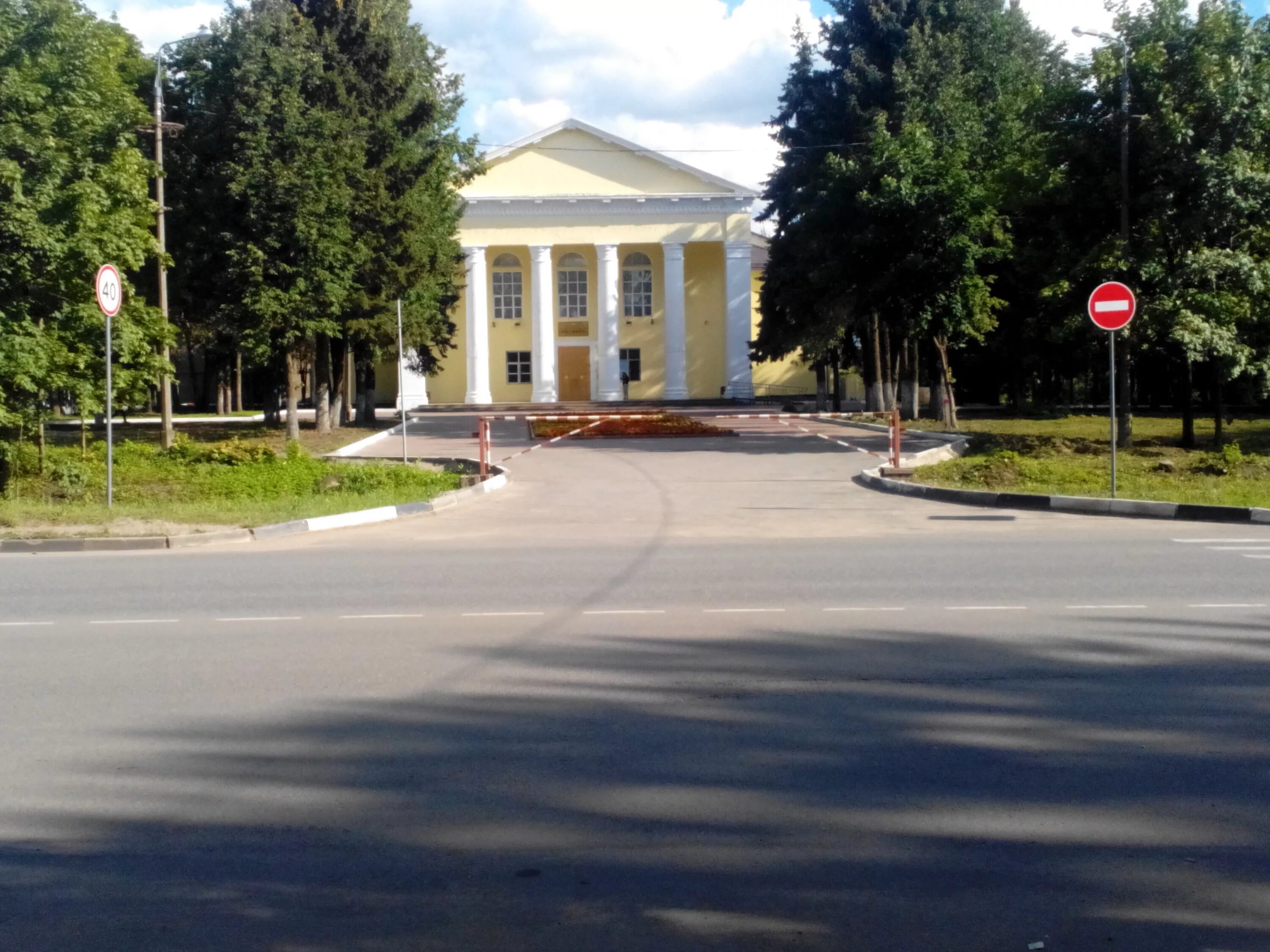 Октябрь центральная ул 58 сергиев посад фото МБУК Образовательно-досуговый центр Октябрь, дом культуры, Центральная ул., 58,