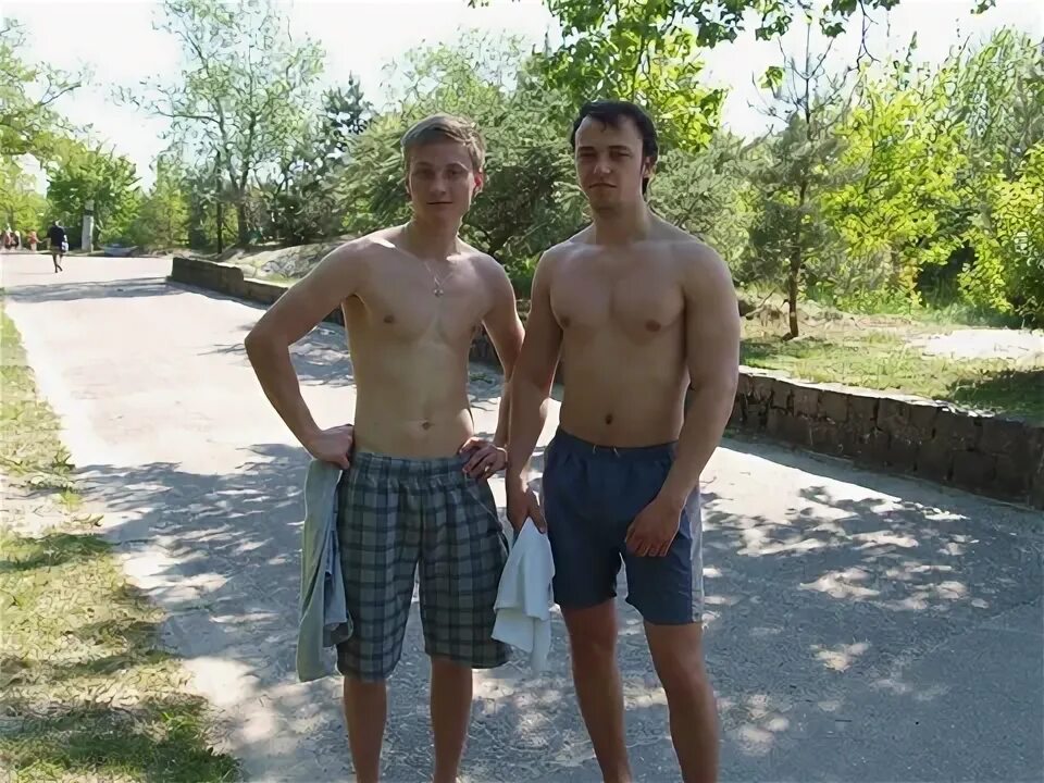 наши молодые пацаны идут колоннами