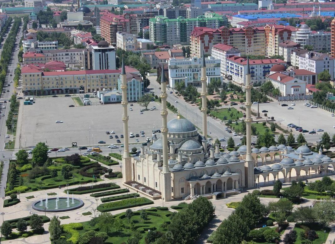 Презентация на тему город грозный. История города грозного в 1818. Презентация на тему город грозный. Город грозный краткое описание. Город грозный с высоты птичьего полета.