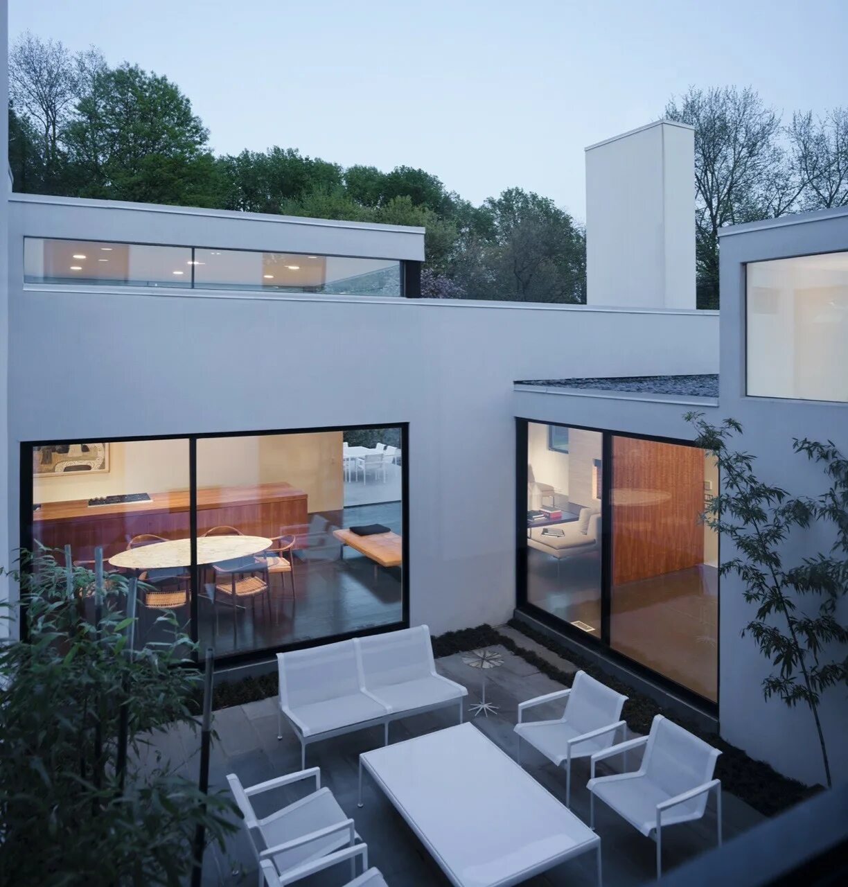 Gallery of Curved House / Hufft Projects - 84