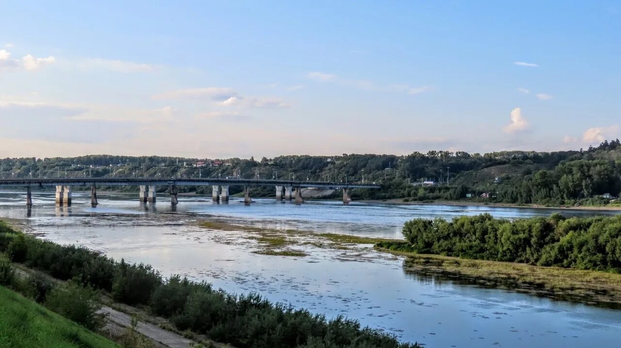 Томь в реальном времени томск. Река Томь обмелела. Обмелевшая Томь в Томске. Река Томь Кемерово. Томь обмелела 2021.