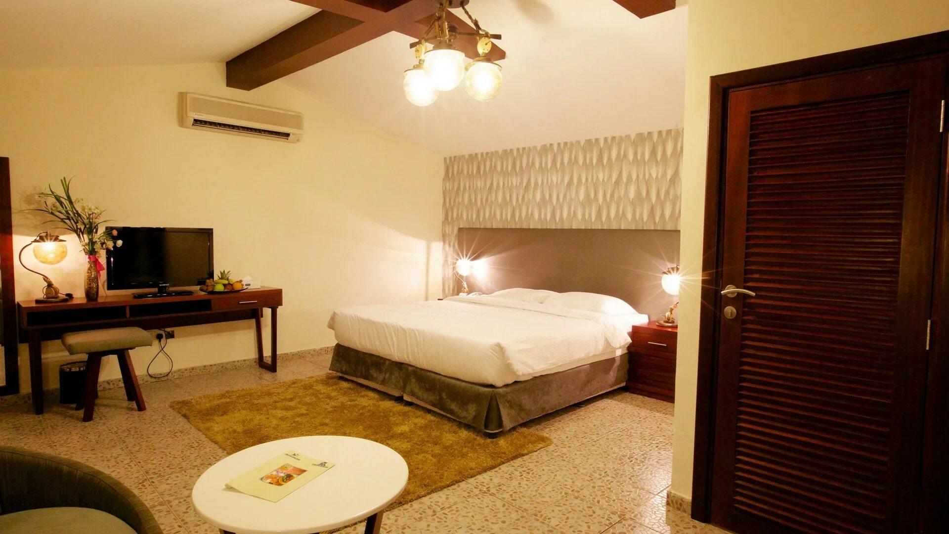 Вм резорт. Cabana рас эль хайма. cabana room отель bm beach resort. вм бич резорт оаэ. bm beach resort 4 рас-эль-хайма номера cabana.