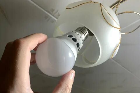 Как вкрутить лампочку