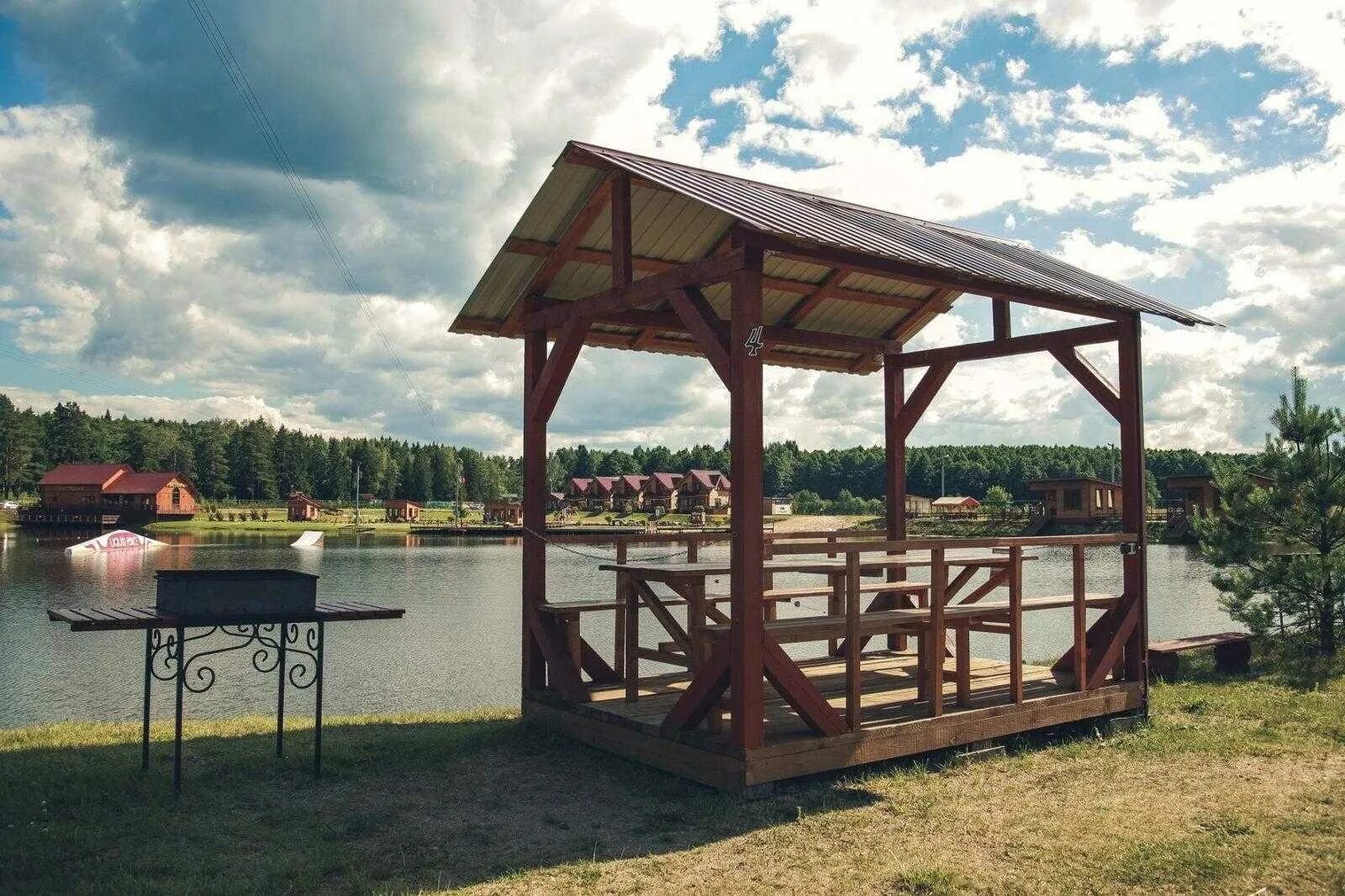 Аренда беседки. Парк отель орловский беседки. орловский парк отель мангальная зона. беседки для базы отдыха. база отдыха с беседками.