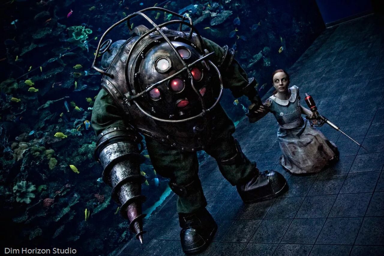 Bioshock big Daddy. Большой папочка и маленькая сестричка Bioshock. Bioshock 2 big Daddy. Bioshock костюм большого папочки.