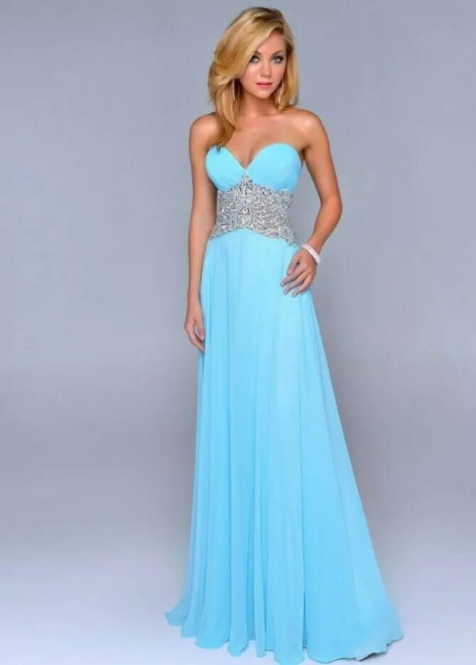 Prom dress. Девушка в голубом платье на полу. Очень красивые платья на выпускной. Красивые платья на выпускной. Платье на выпускной длинное.