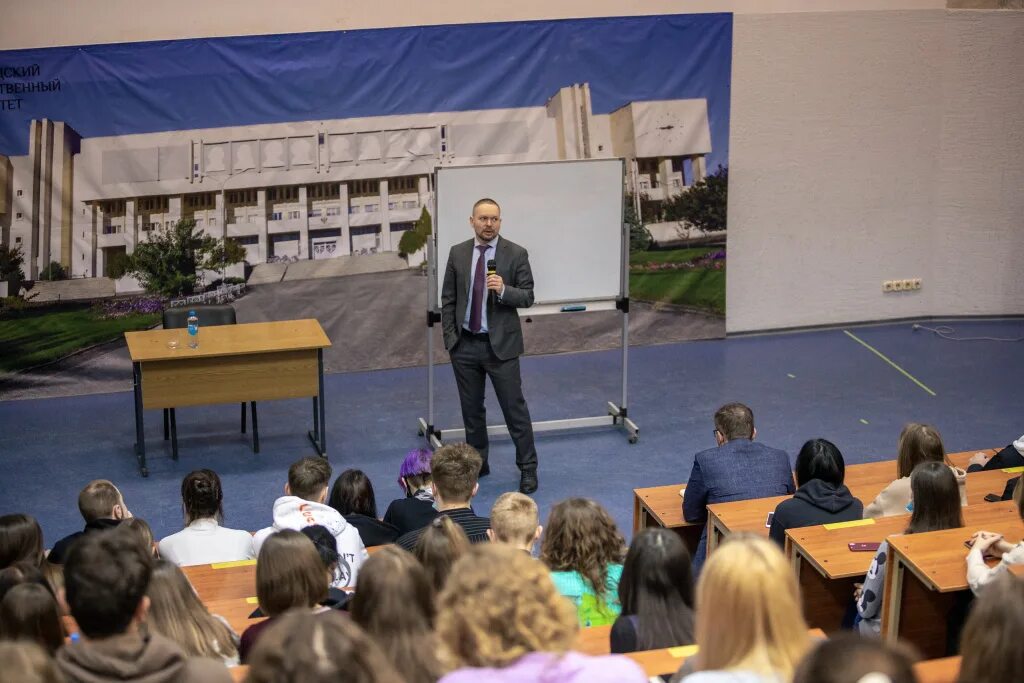 Преподавать лекции