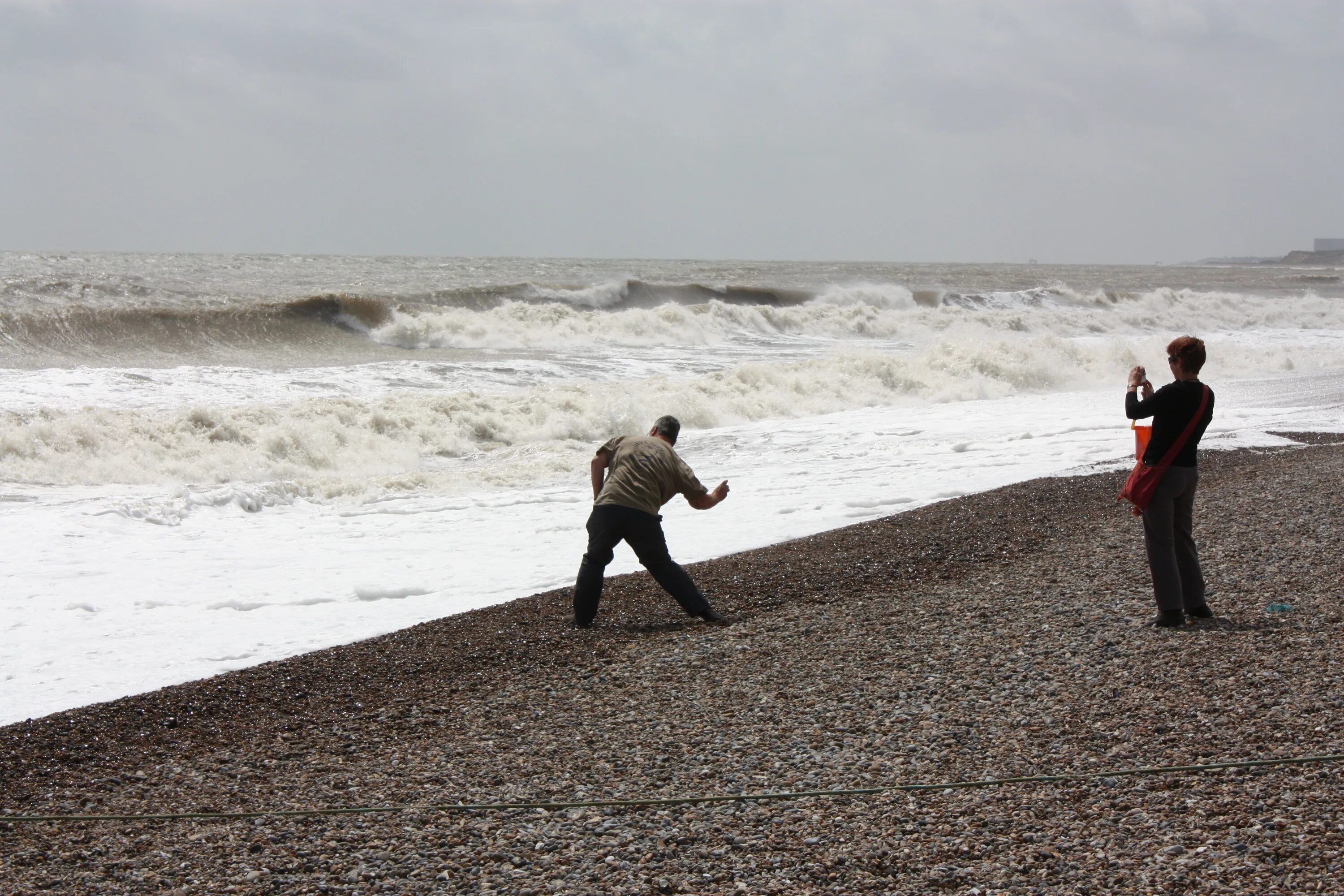 Skipping stones. Стоунскиппинг. Стоун-скиппинг. Stone skipping. Stone-skipping skills.