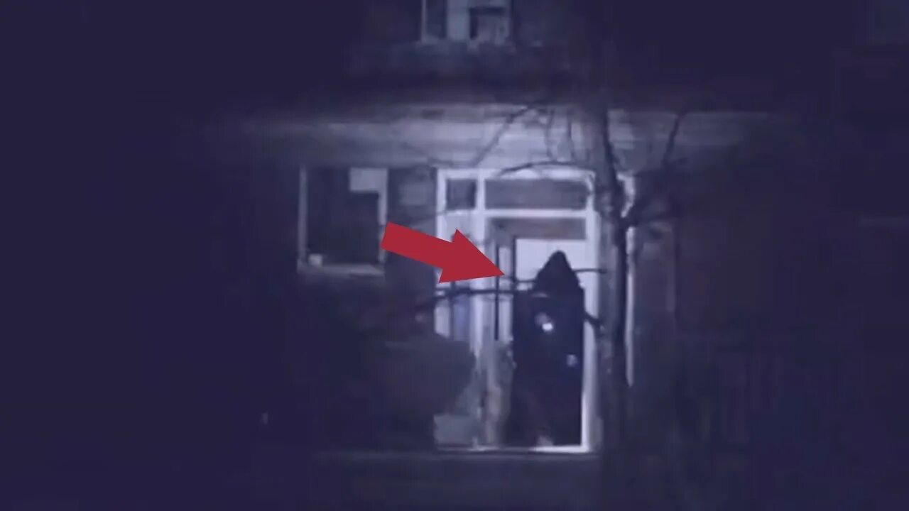 Призрака нет. Призрака нет. Смешной призрак. Особняк с привидениями квест москва. Странные существа в заброшках.