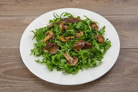 Салат с печенью и овощами