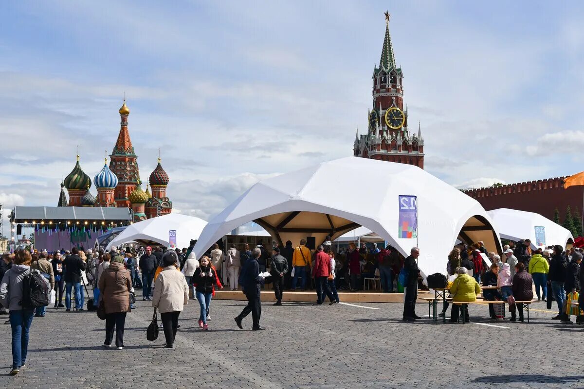 Выходные в мск. Книжный фестиваль красная площадь. Выставка в Москве на красной площади. Книжный фестиваль в Москве. Фестивали выставки в Москве бесплатные в выходные.