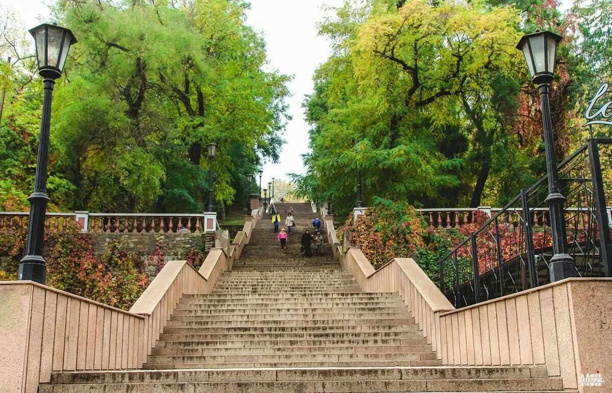 Таганрог фото. Таганрог набережная каменная лестница. Каменная лестница Таганрог достопримечательность. Депальдовская лестница в Таганроге. Таганрог Депальдовская лестница. 1823..