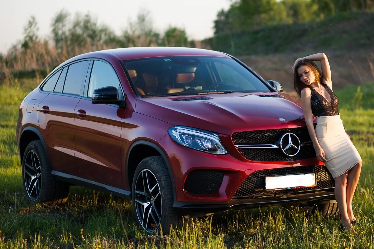 Кроссоверы тюмень. Мерседес-Бенц GLE купе вишневого цвета. Mercedes gle600 внедорожник. C292 Mercedes-Benz. Mercedes GLE Coupe 2015 темный.