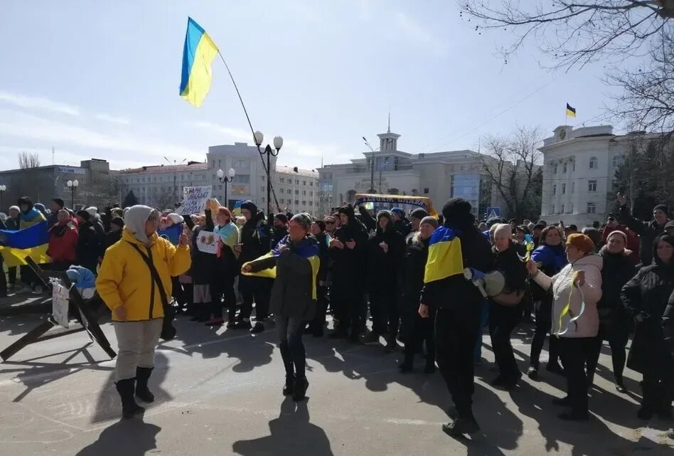Что происходит в херсоне сегодня. Митинг в херсоне. митинги. шествие. митинги протеста в херсоне.