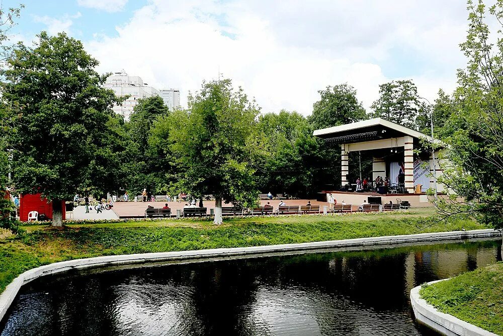 Листья желтые над парками кружатся - Московская перспектива