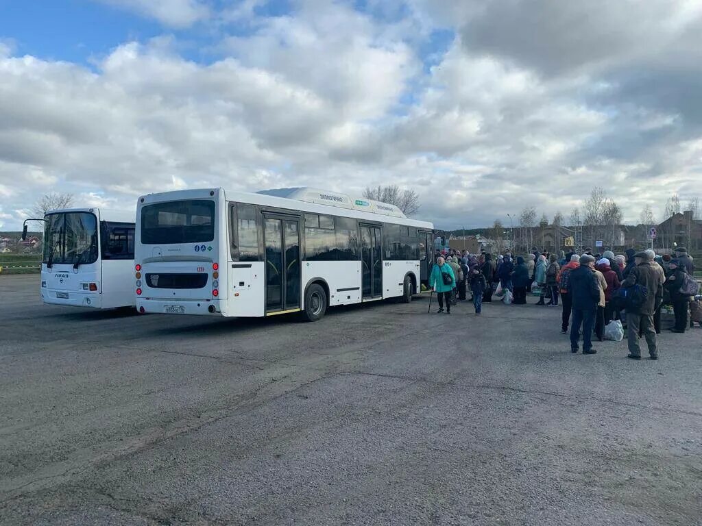 Автобусы нижнекамск. Автобусы в огороды нижнекамск 2024. Фото автобуса нижнекамск. Нижнекамск автобус 2. Дачный автобус.