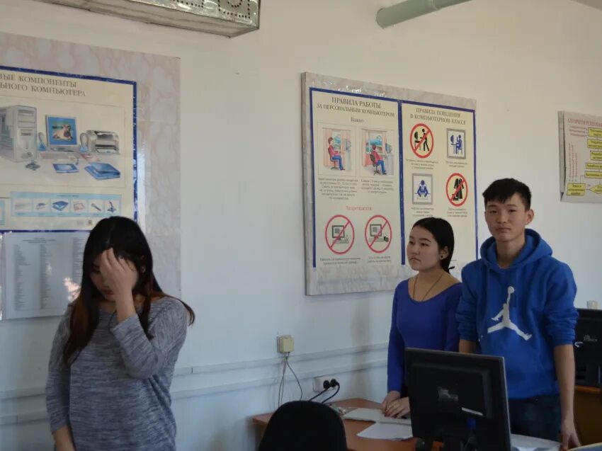 Туризм колледж после 9. Выбрать вуз. Железнодорожный техникум чита. Техникум и колледж чита. Девочки в школе полиции.