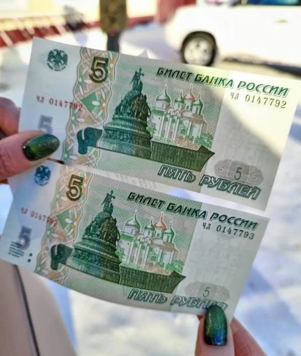 Бывший художник Гознака назвал семь цветов для использования в дизайне пятирубле