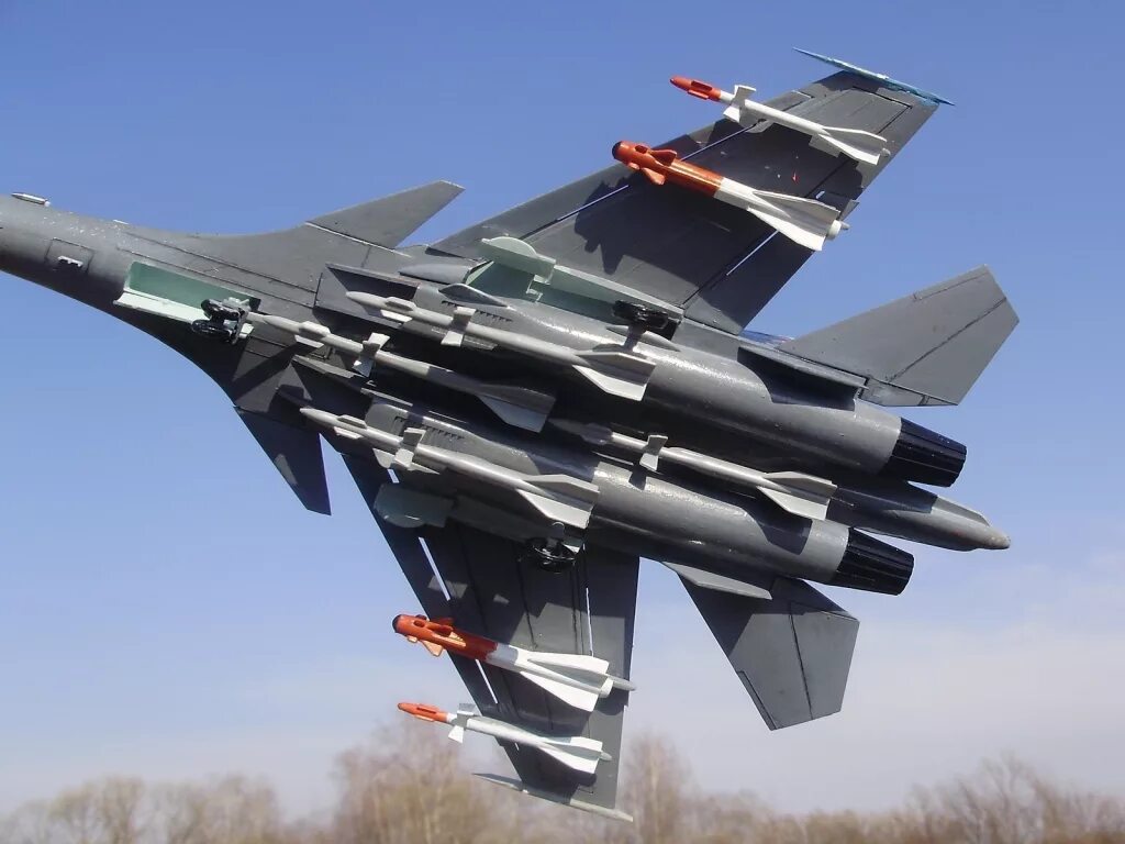Истребитель оружие. Су 35 вооружение. Су-35 с ПГО. Истребитель Су-35. Су-35 истребитель вооружение.