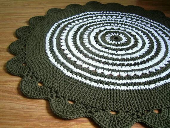 Вязаные коврики крючком. Вязаный ковер. Круглый коврик крючком. Край коврика крючком. Вязаный ковер.