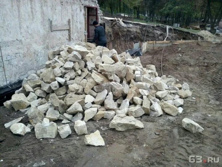 Камень валун. Бутовый камень гранитный фракция 70-150мм. Камень обычный. Камень бутовый гранитный фр 70-150. 10 тонн бутового камня.