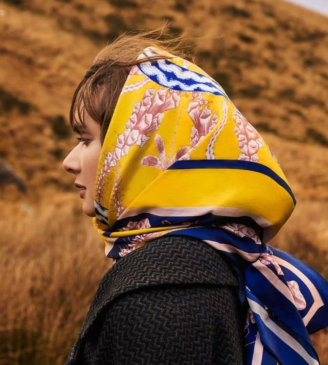 Платок женский на голову. Женщина в платке. Головные шарфы. Платок на голову. Платок женский.