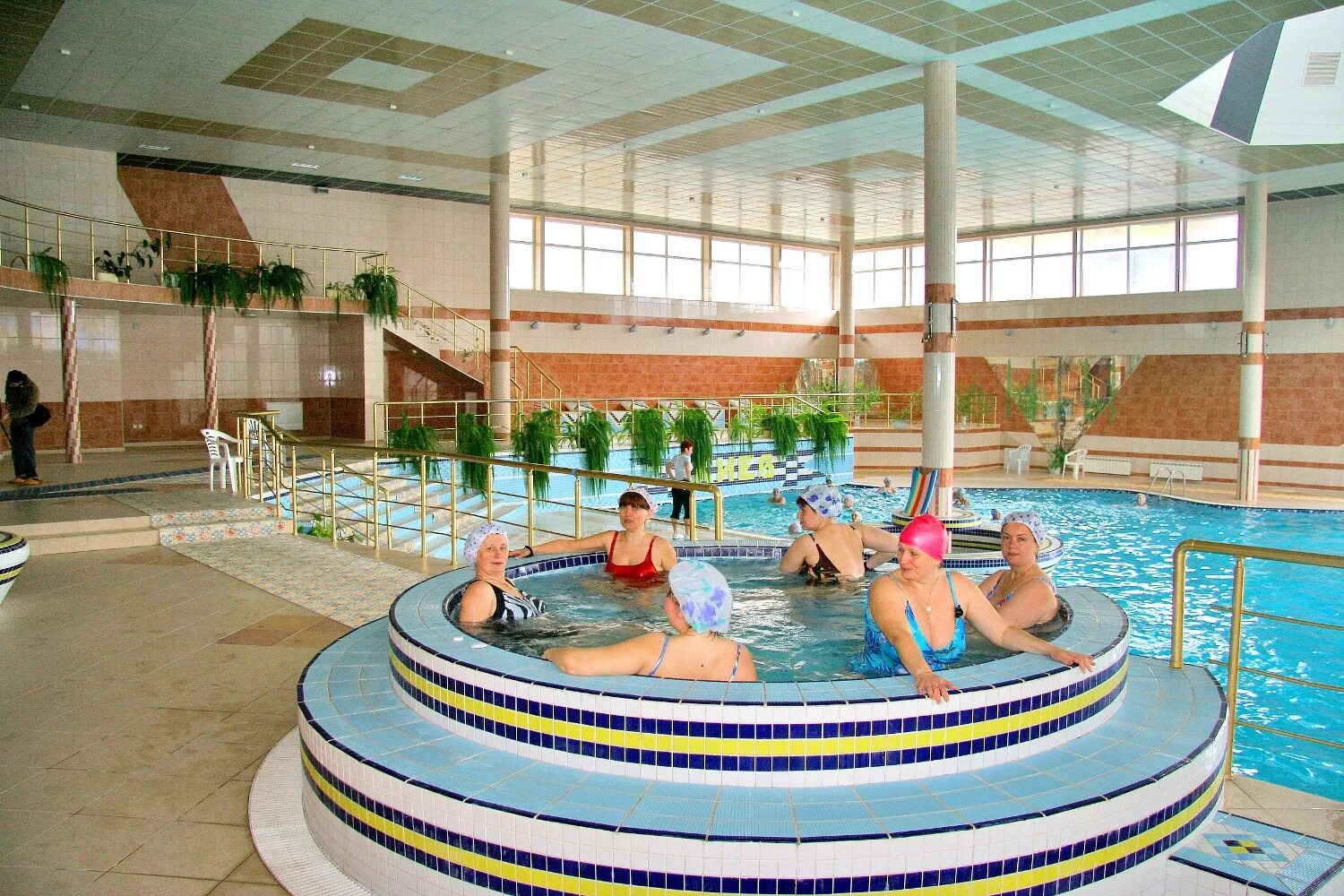 санаторий киев алушта. алуштинский санаторий бассейн. алушта санаторий киев по соц путевкам. санаторий киев алушта 2 корпус. алушта санаторий киев по соц путевкам.