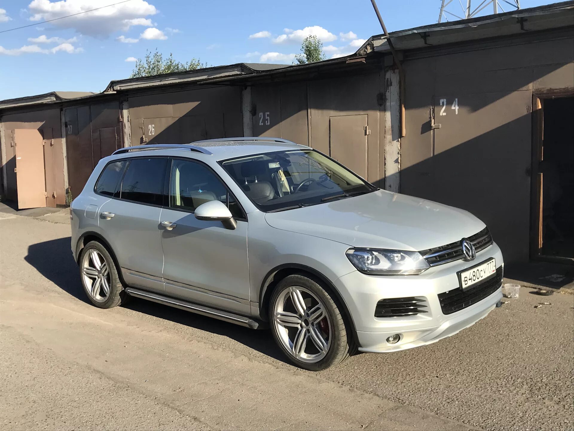 Vw touareg r20. Туарег r21. Touareg 2 r21. Диски volkswagen touareg nf r20. Wv touareg r20.