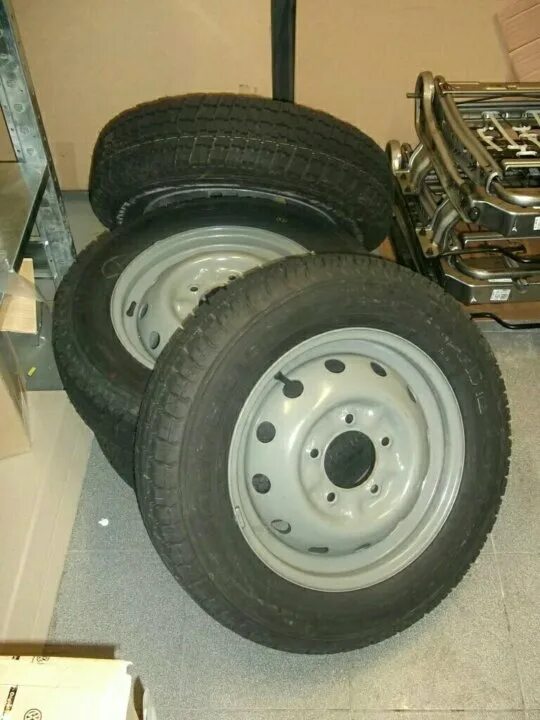 Резина на ниву 245 75 16. 175 80 16 на газель. Cordiant off road 2 205/70 r16 на штампованный диск нива. Колеса шины нива 21213. Стандартные колеса на ниву.