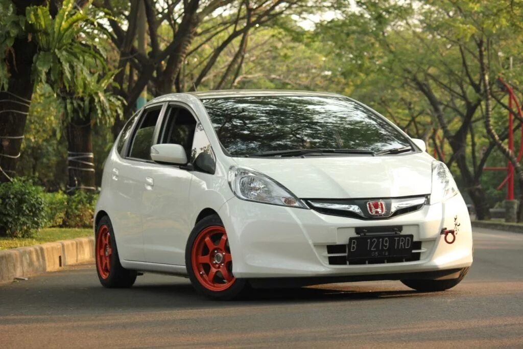 Купить хонда фит в новосибирском. Honda Fit ge8. Хонда фит 2023. Honda Fit ge. Honda Jazz JDM.