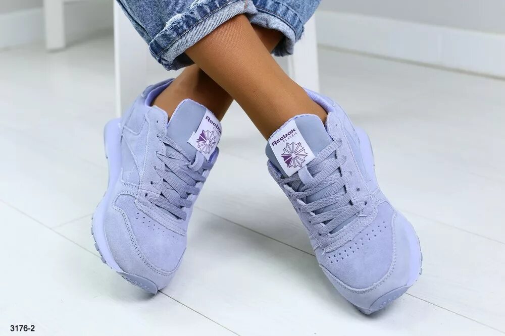 Бежевые кеды adidas. Кеды адидас женские бежевые. Кроссовки лоро пиано женские. Кроссовки рибок женские замшевые. Замшевые кроссовки женские.