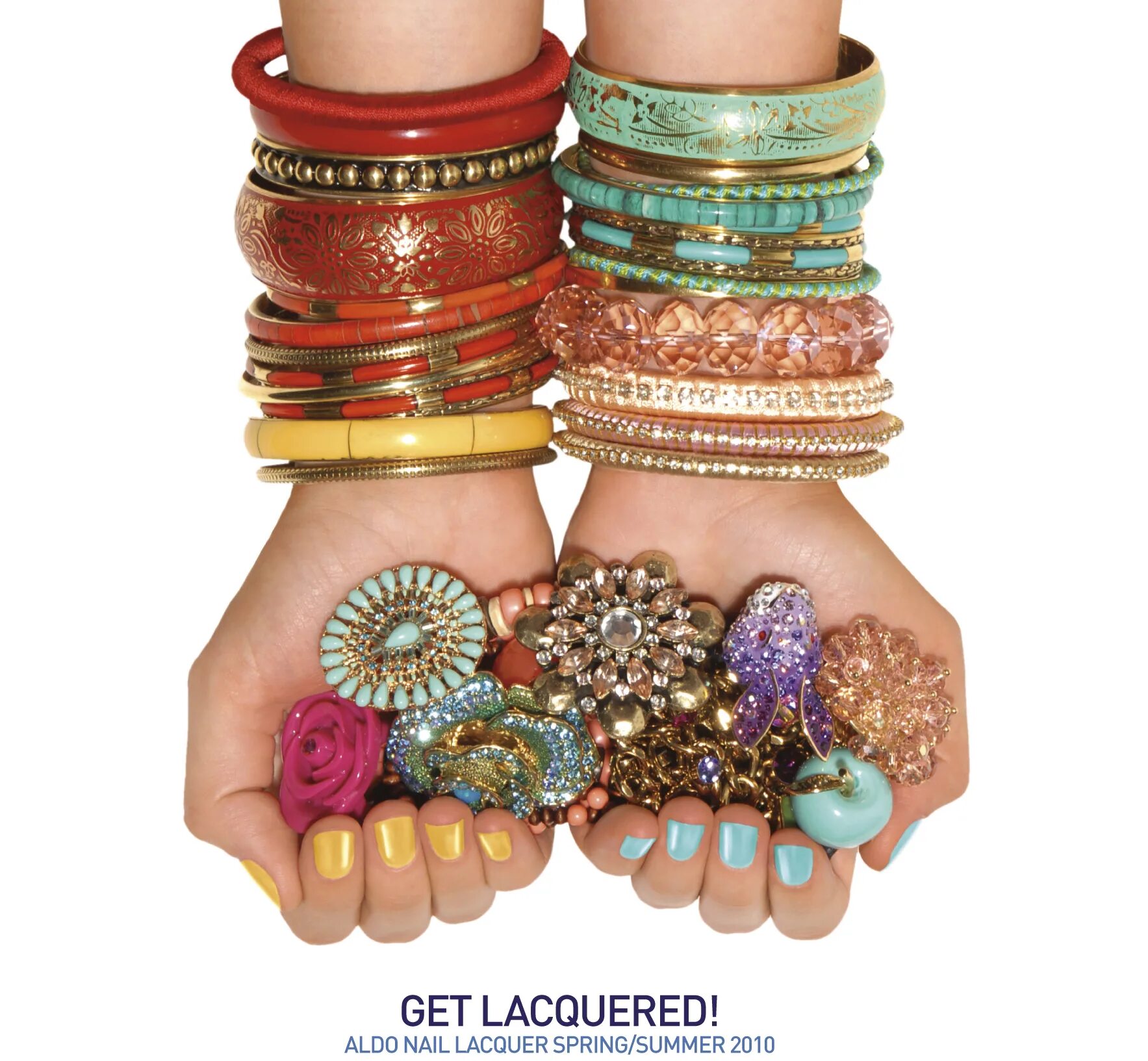 Предлагать аксессуары. Вещи в дамской сумочке. Предлагать аксессуары. Майкл корс капсульная коллекция со львом. Стильные аксессуары для женщин.