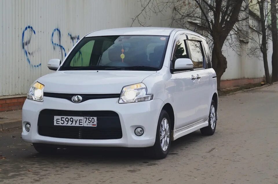 Тойота Сиента 2023. Тойота Сиента 1 поколение. Тойота Сиента 2013. Toyota Sienta 2g Silver. Купить toyota sienta