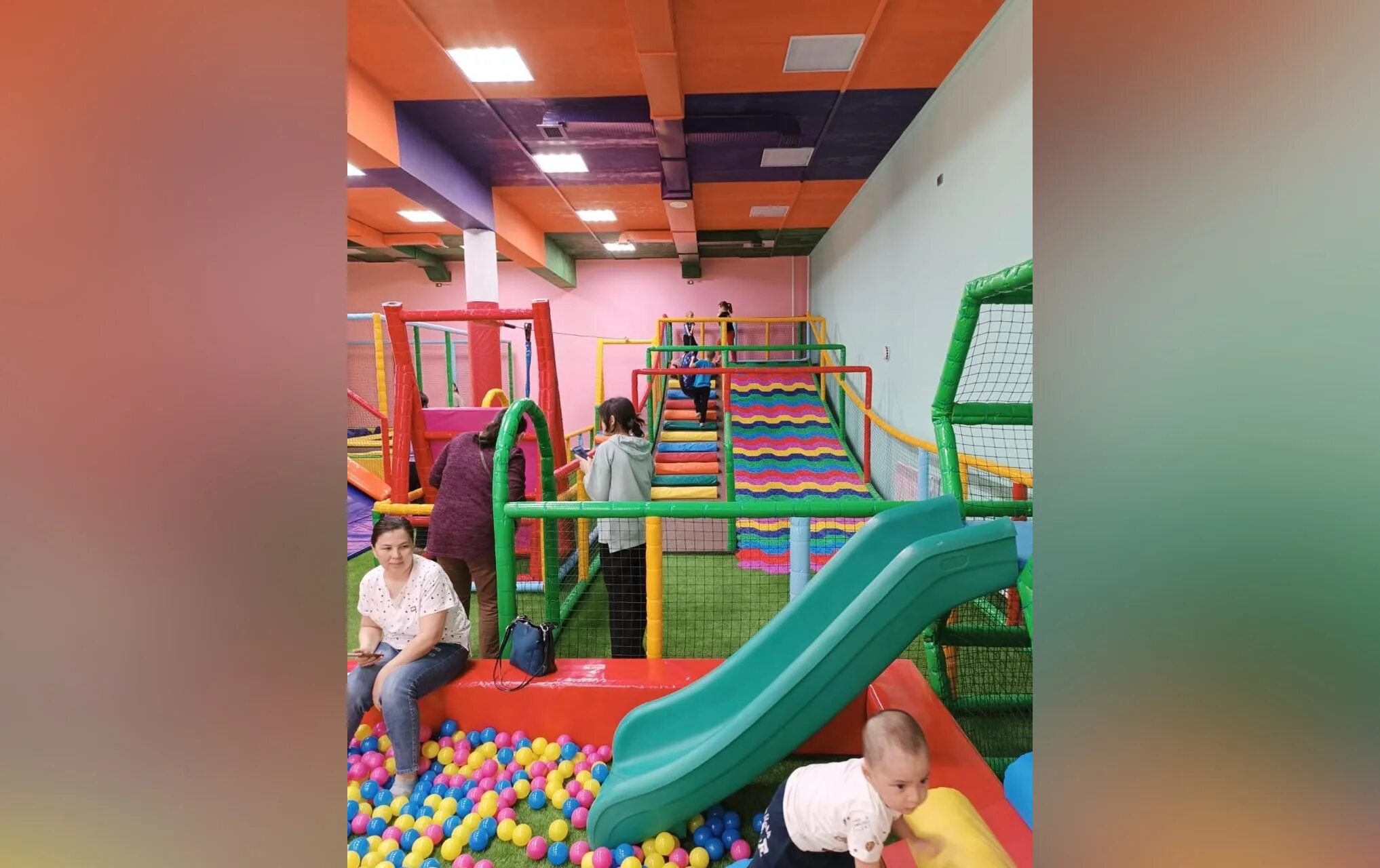 Страна мадагаскария рязань м5 молл. Развлекательный центр егорка. Play center невинномысск. Новозыбков развлекательный центр луна. Комната развлечений в детском саду.