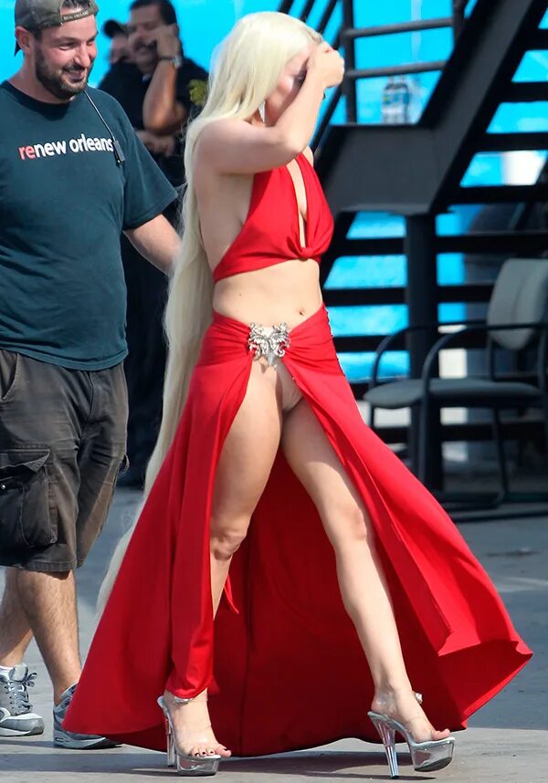 Ирина муромцева 2022 год. Flashing tv. Голые женщины в прямом эфире. Ведущие без нижнего белья. Знаменитости без труселей.