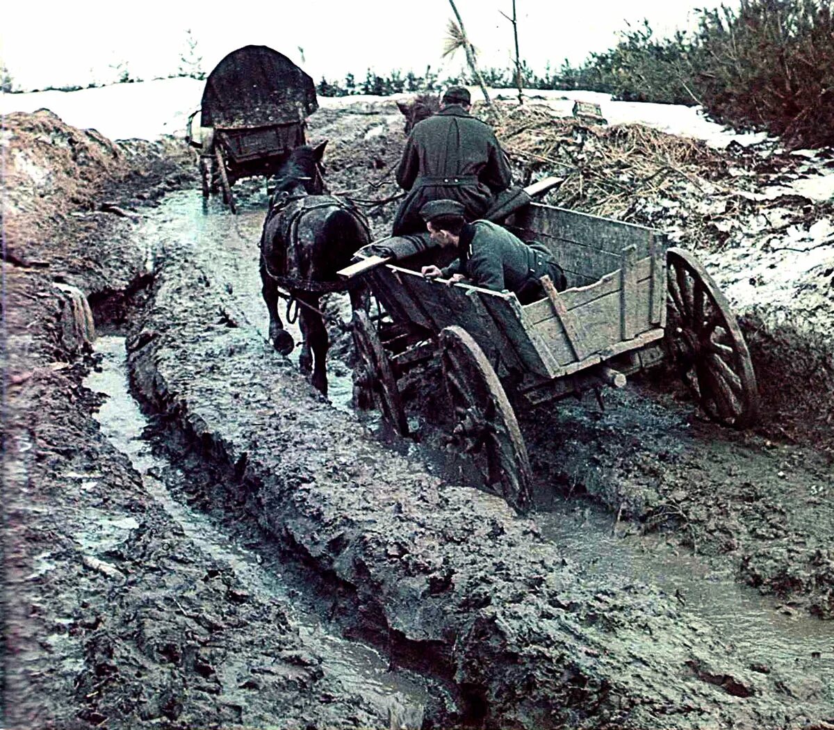 Октябрь 1941 грязь распутица. Гужевая телега вермахта. Гужевой транспорт РККА В ВОВ 1941-1945 гг. Обоз Советская армия 1941.