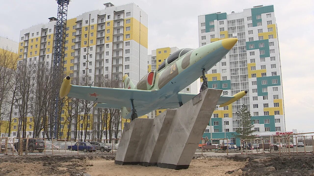 Самолет л-39 "Альбатрос". Озерки памятник самолет. Озерки Воронеж 2022. Самолет в Озерках Воронеж. Крылатый воронеж