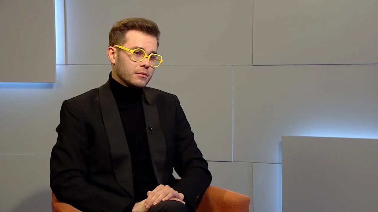 Дмитрий семушин историк. Анатолий вовк историк моды. Историк моды анатоль вовк. Анатоль вовк стилист возраст. Анатоль вовк.