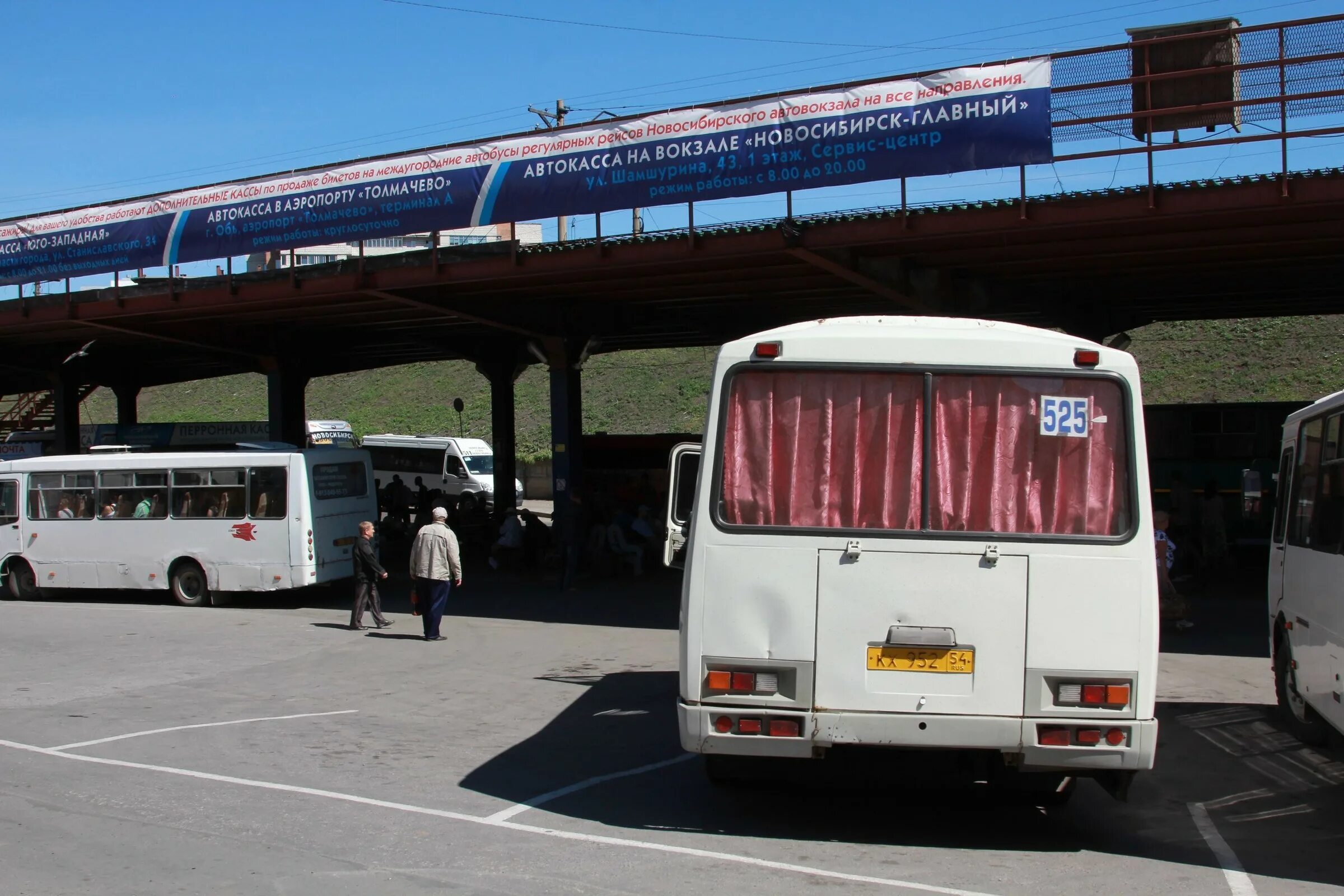 Номер автовокзала новосибирск. Новосибирск автовокзал 2022. Старый Новосибирский автовокзал. Новосибирский автовокзал автобусы. Автовокзал летний Новосибирск.