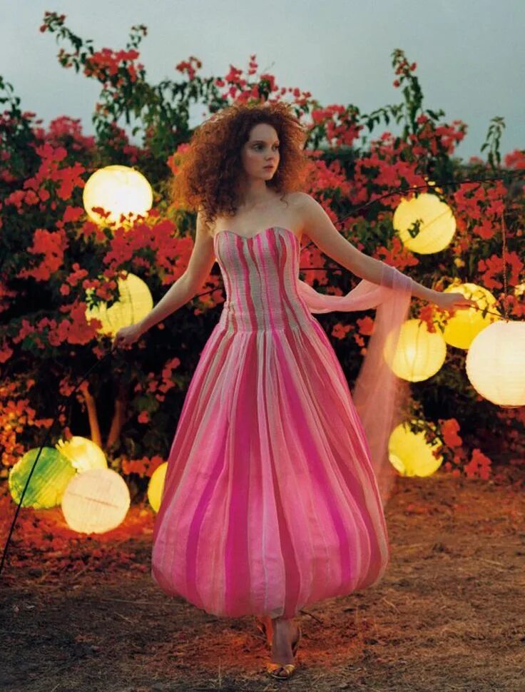 Lily takes. Lily cole vogue india tim walker photography. tim walker lily cole and spiral staircase. фея цветов модные фото девушка без лица. художники чьи работы повторили фэшен фотографы.