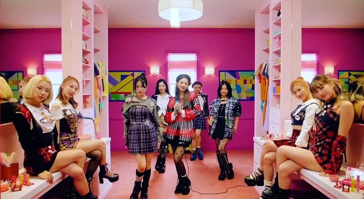 Твайс. Твайс зе филдс. Твайс группа 2022. The fills twice. Моморин твайс.