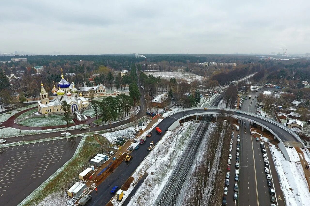 Переделкино сейчас. Новопеределкино усадьба. Резиденция писателей переделкино. Переделкино московская область. Городок писателей переделкино.