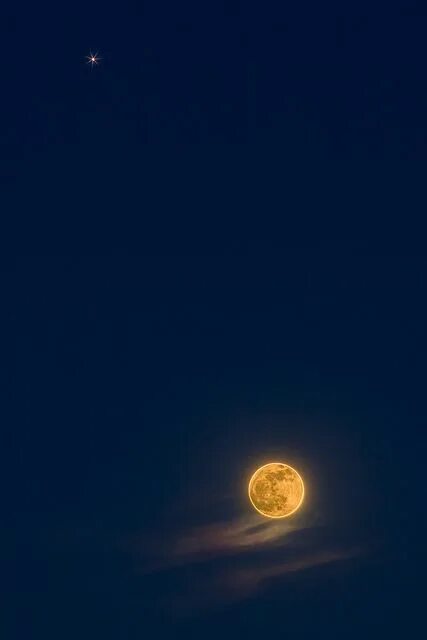 The Moon's Healing Powers Beautiful moon, Moon images, Moon painting