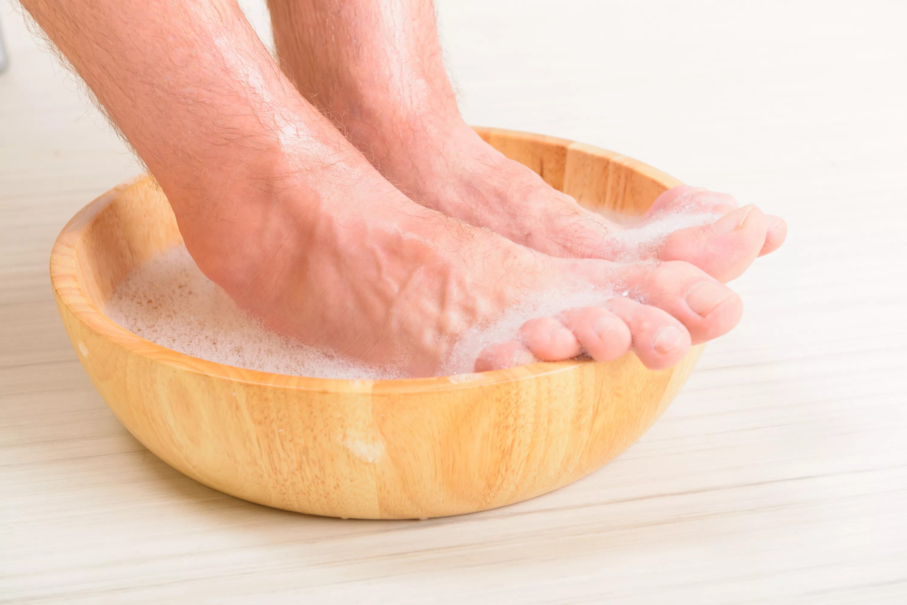 Foot bathing. Классический педикюр ноги в тазике. Ванночки для ног с хозяйственным мылом для ног.